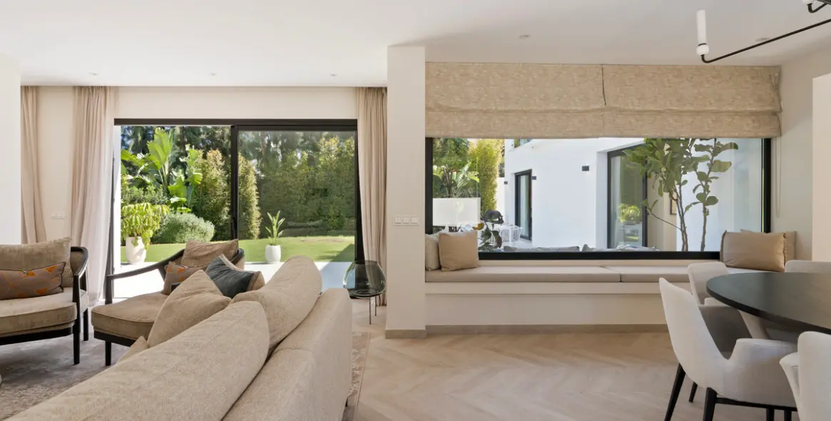 Продажа  отдельно стоящей виллы в Las Brisas 17