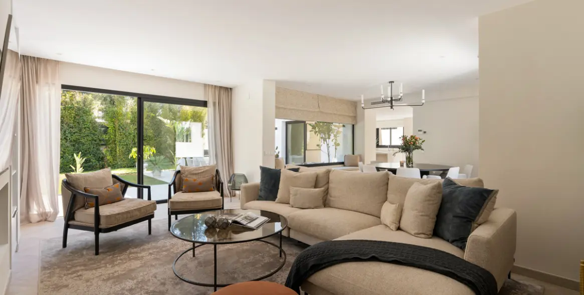 Продажа  отдельно стоящей виллы в Las Brisas 20