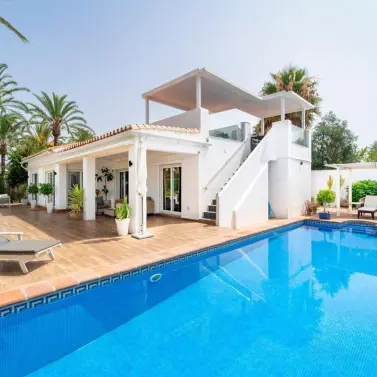 Venta de villa independiente en Marbesa