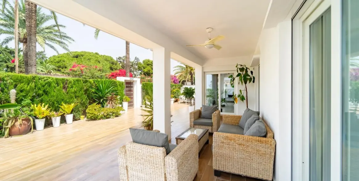 Venta de villa independiente en Marbesa 11