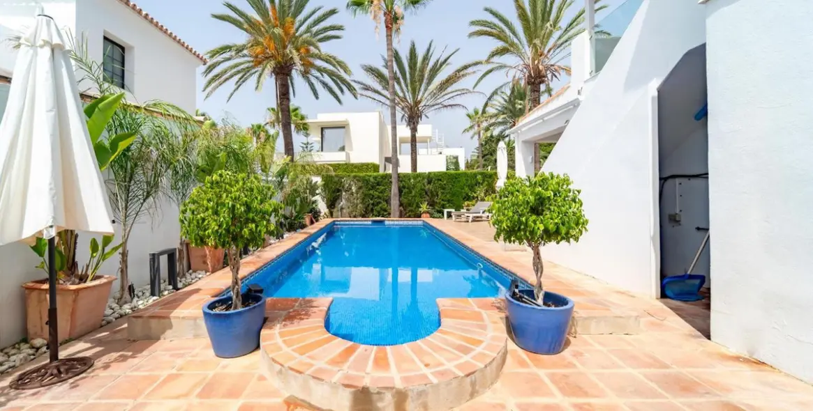 Venta de villa independiente en Marbesa 19