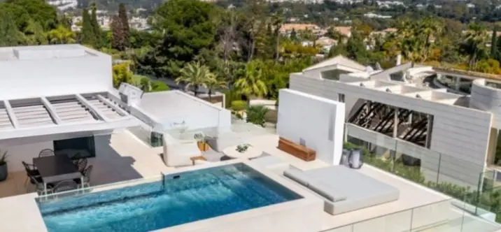 Venta de casa pareada en Nueva Andalucía 0