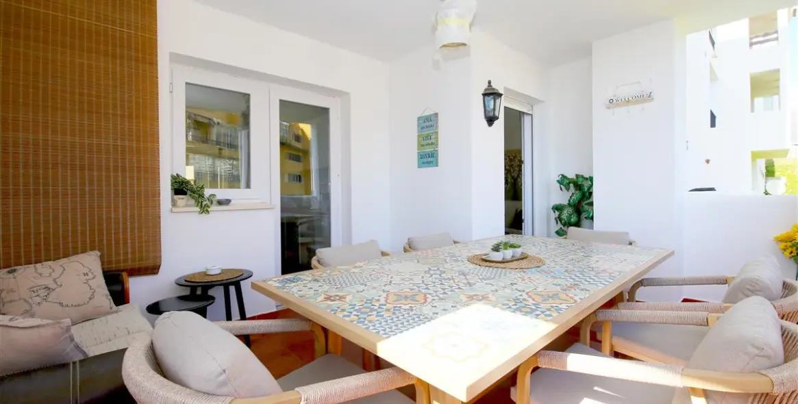 Short-term rent of middle floor apartment in Estepona 2