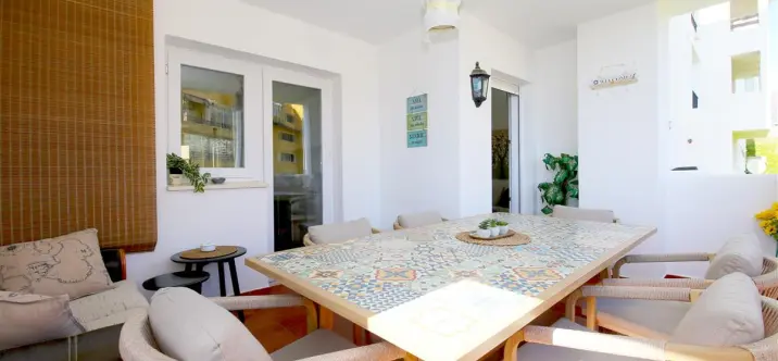 Short-term rent of middle floor apartment in Estepona 1