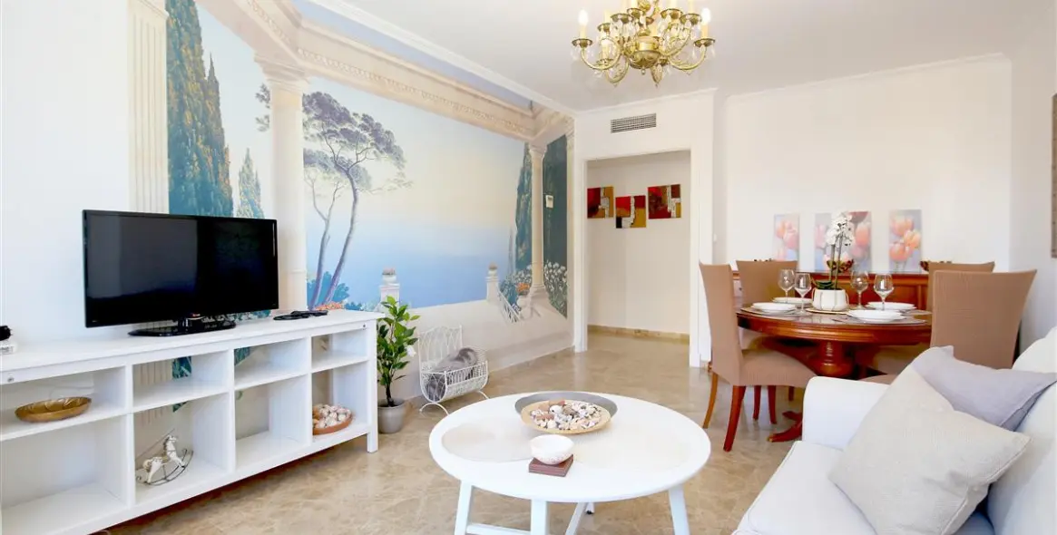 Short-term rent of middle floor apartment in Estepona 3