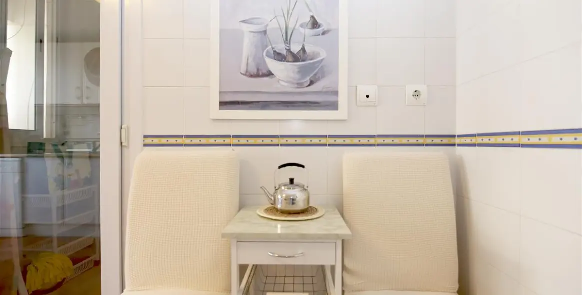 Short-term rent of middle floor apartment in Estepona 7