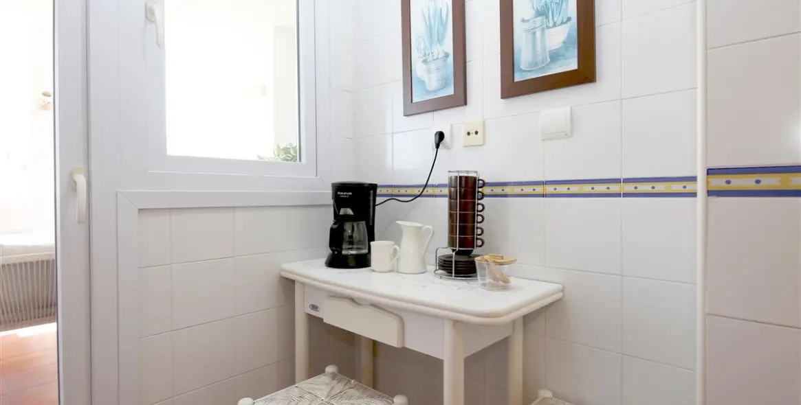 Short-term rent of middle floor apartment in Estepona 8