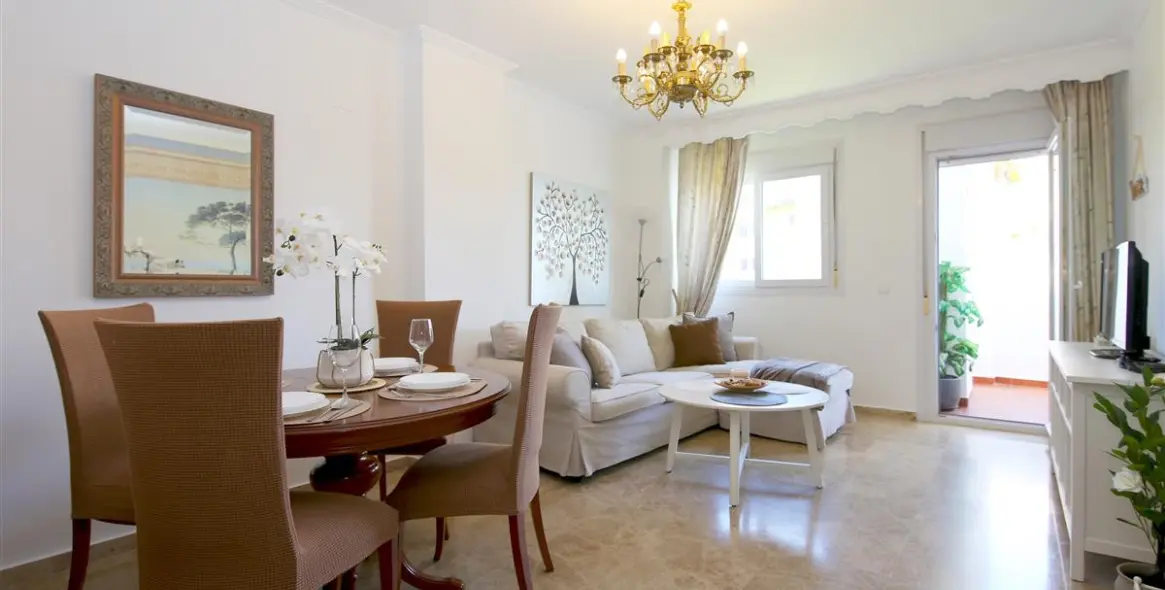 Short-term rent of middle floor apartment in Estepona 9
