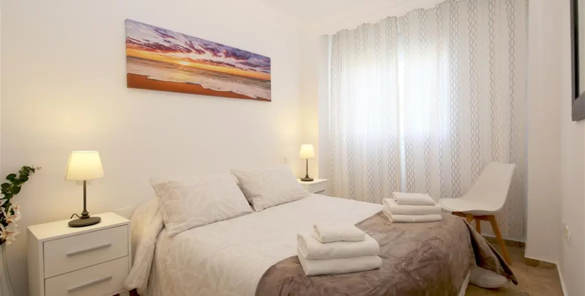 Short-term rent of middle floor apartment in Estepona 11