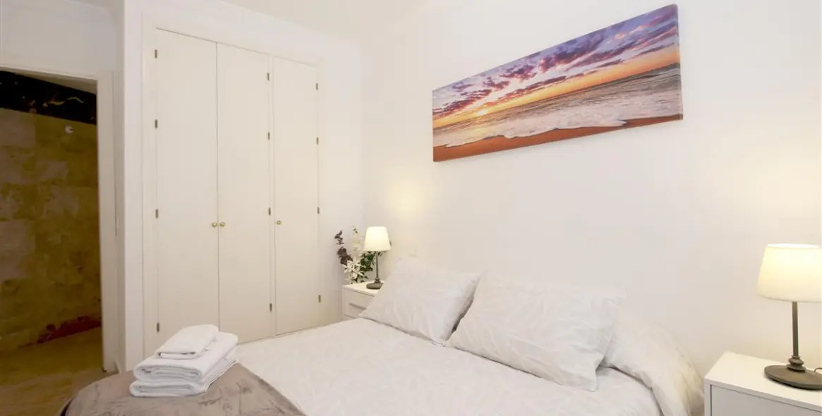 Short-term rent of middle floor apartment in Estepona 12