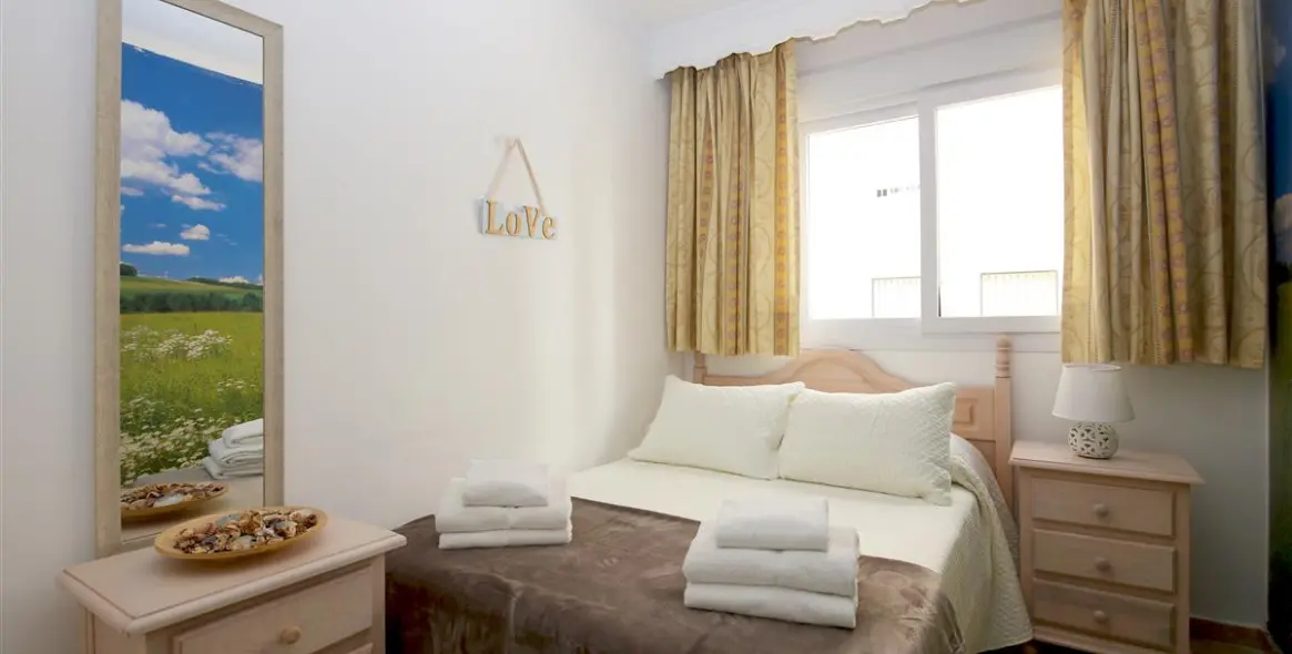 Short-term rent of middle floor apartment in Estepona 14