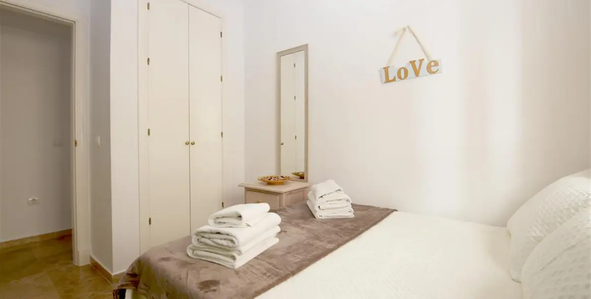 Short-term rent of middle floor apartment in Estepona 15