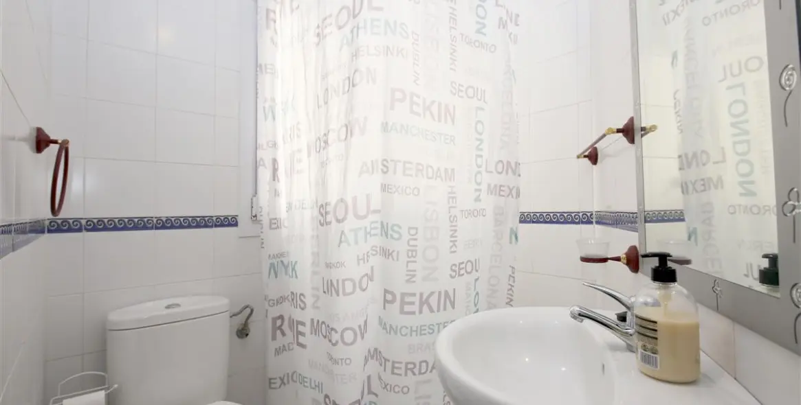 Short-term rent of middle floor apartment in Estepona 16