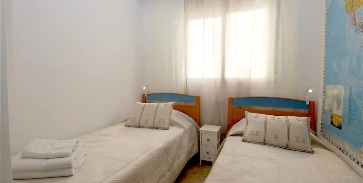 Short-term rent of middle floor apartment in Estepona 17