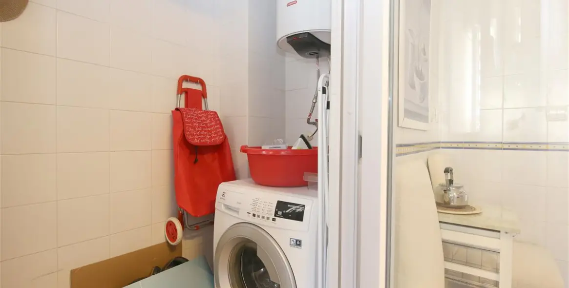 Short-term rent of middle floor apartment in Estepona 20