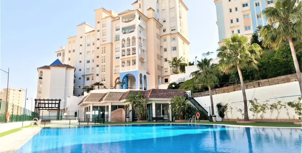 Short-term rent of middle floor apartment in Estepona 21