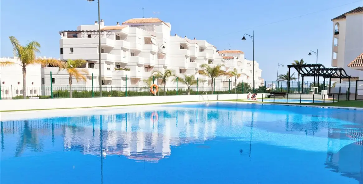 Short-term rent of middle floor apartment in Estepona 22