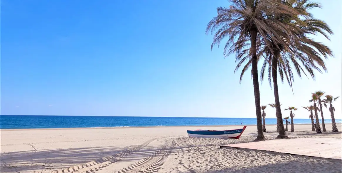 Short-term rent of middle floor apartment in Estepona 24