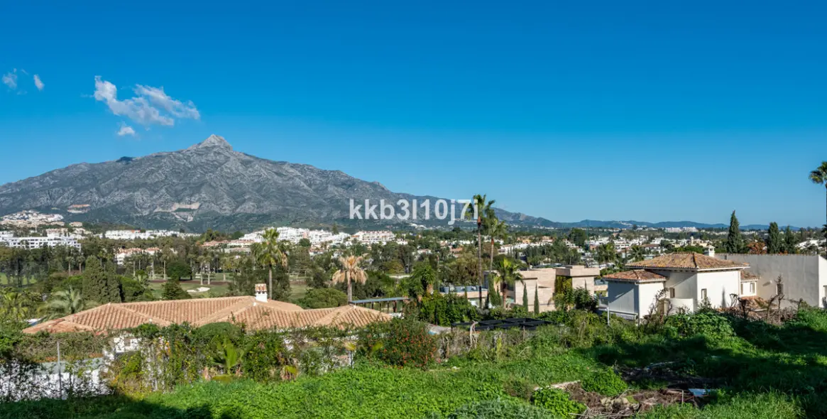 Venta de villa independiente en Nueva Andalucía 21