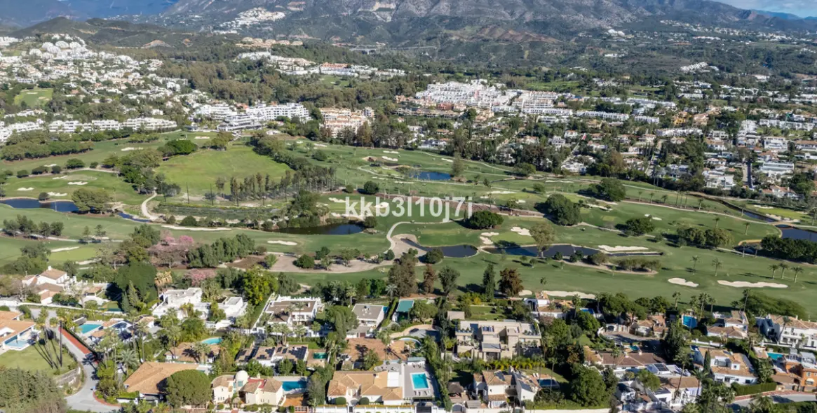 Venta de villa independiente en Nueva Andalucía 22