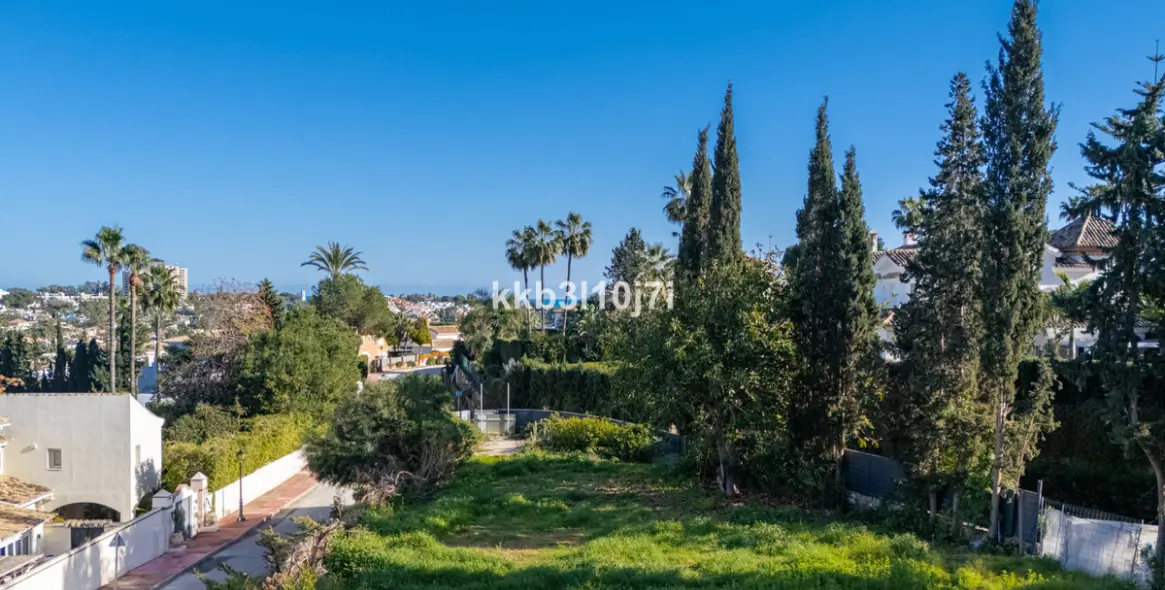 Venta de villa independiente en Nueva Andalucía 31