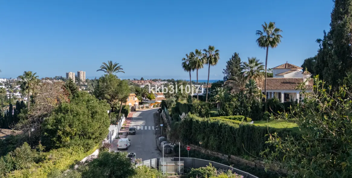 Venta de villa independiente en Nueva Andalucía 32