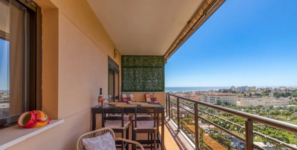 Sale of middle floor apartment in Torremolinos 1