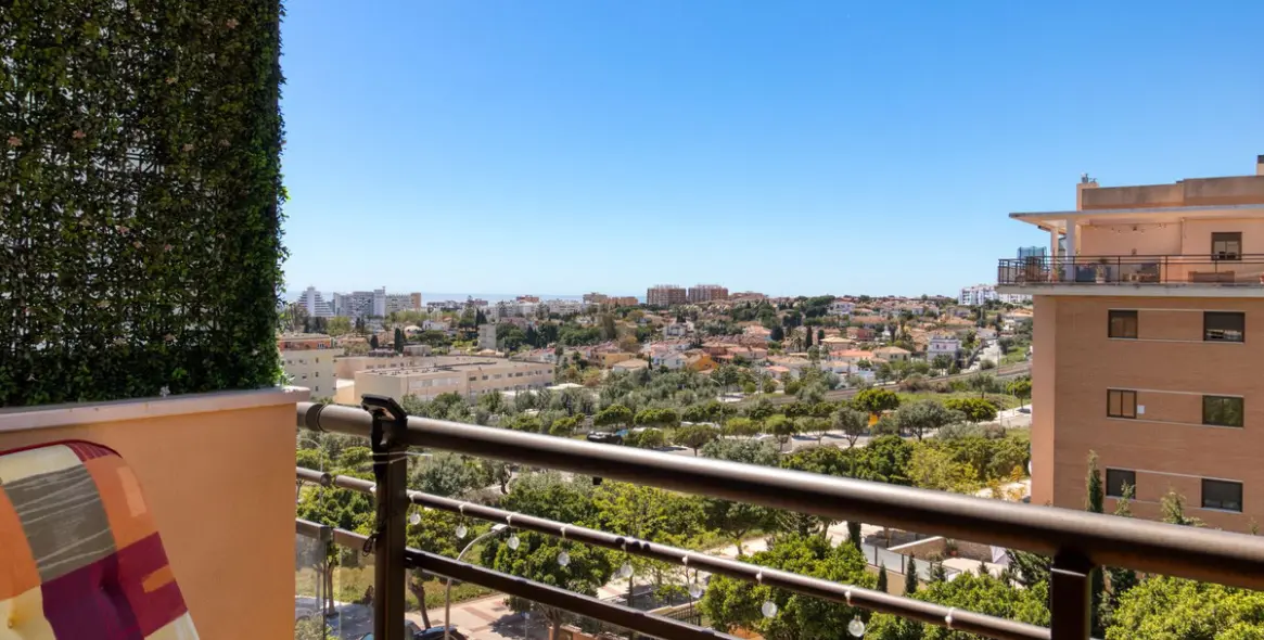 Sale of middle floor apartment in Torremolinos 2