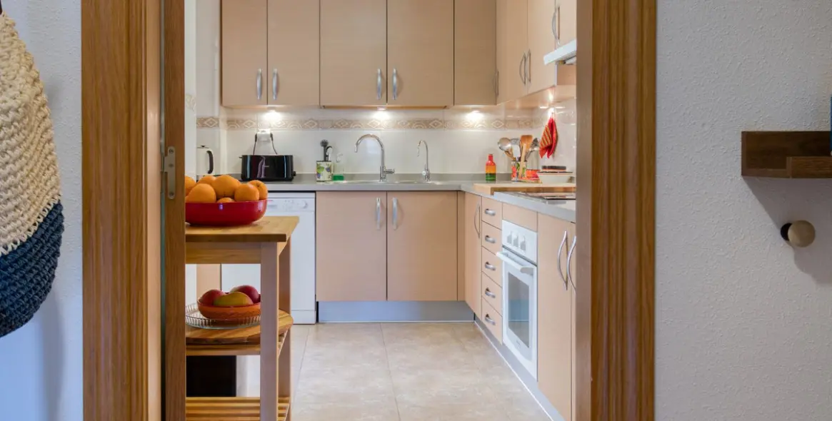 Sale of middle floor apartment in Torremolinos 29