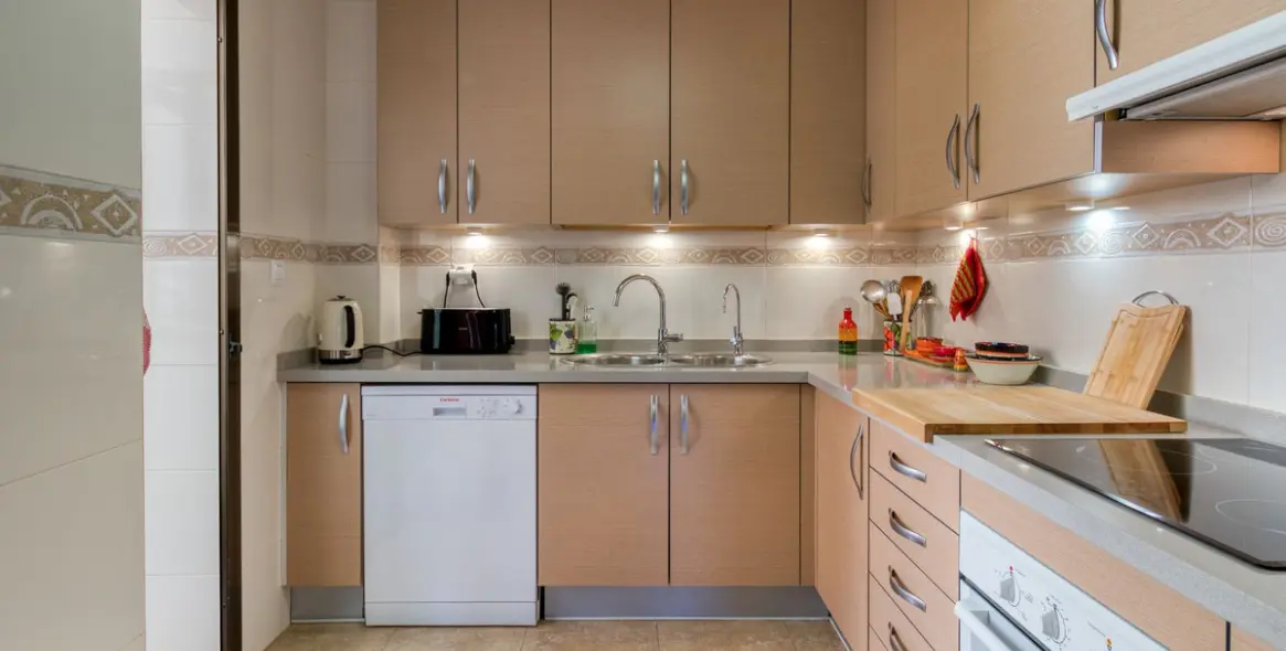 Sale of middle floor apartment in Torremolinos 31