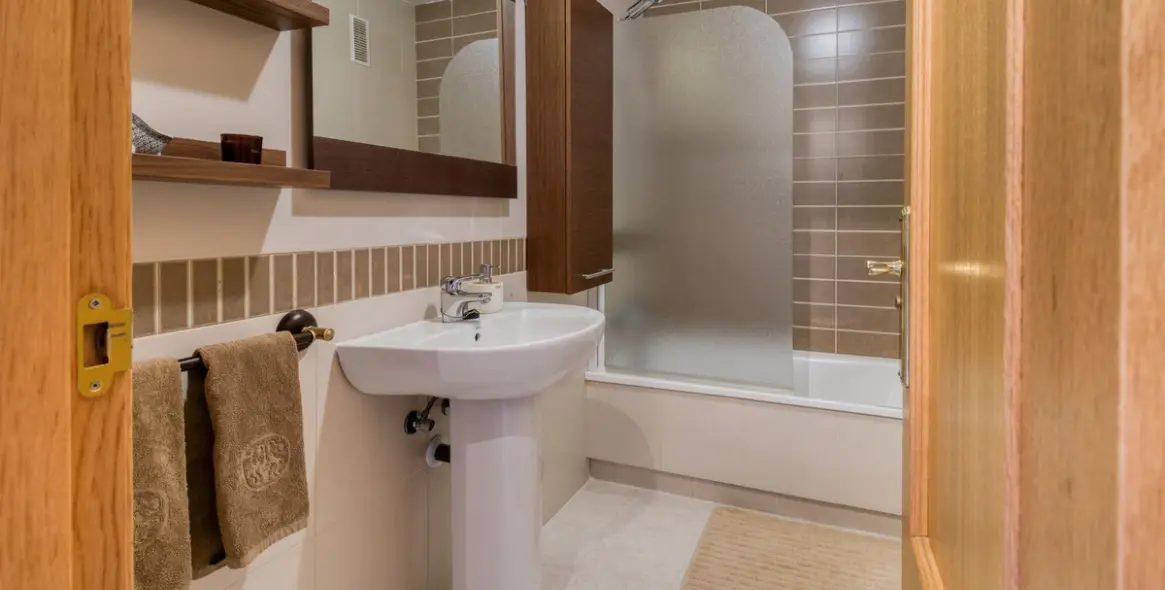 Sale of middle floor apartment in Torremolinos 35