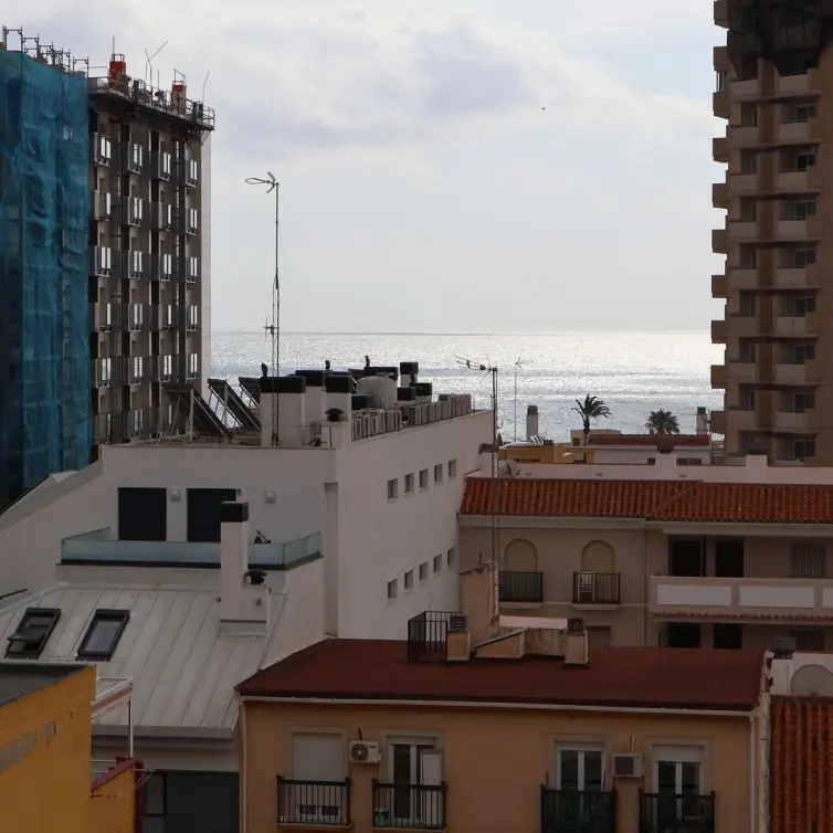 Sale of middle floor apartment in Fuengirola