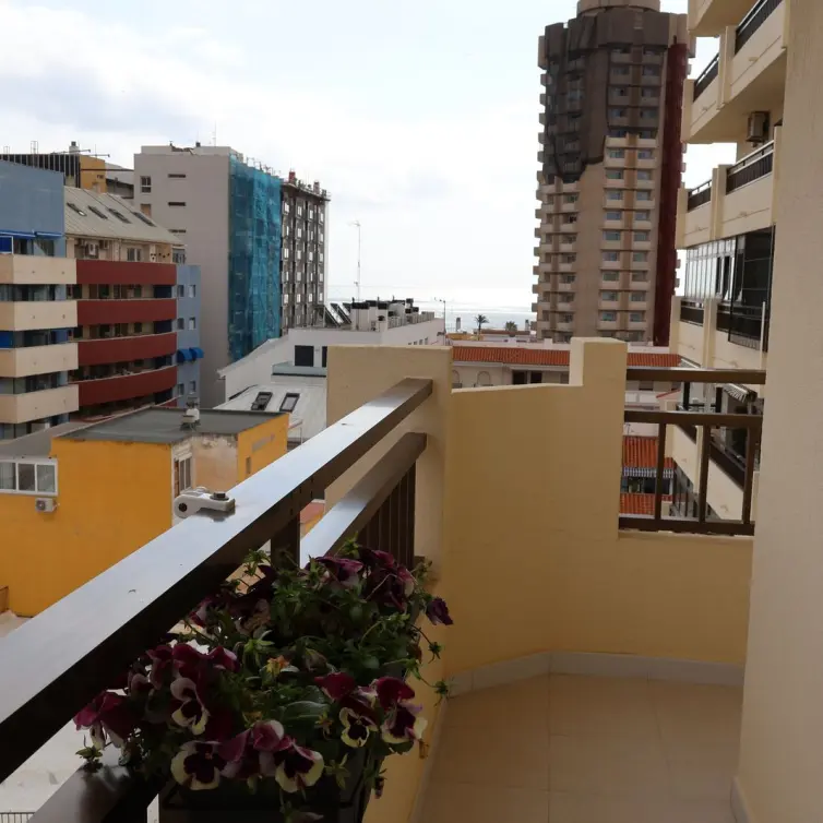 Sale of middle floor apartment in Fuengirola