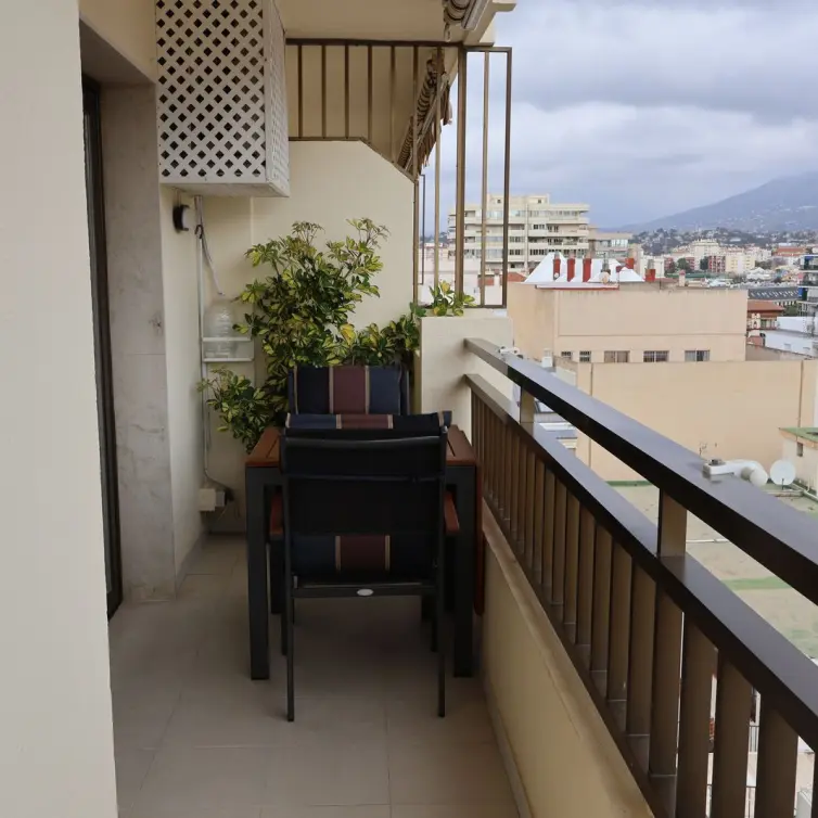 Sale of middle floor apartment in Fuengirola