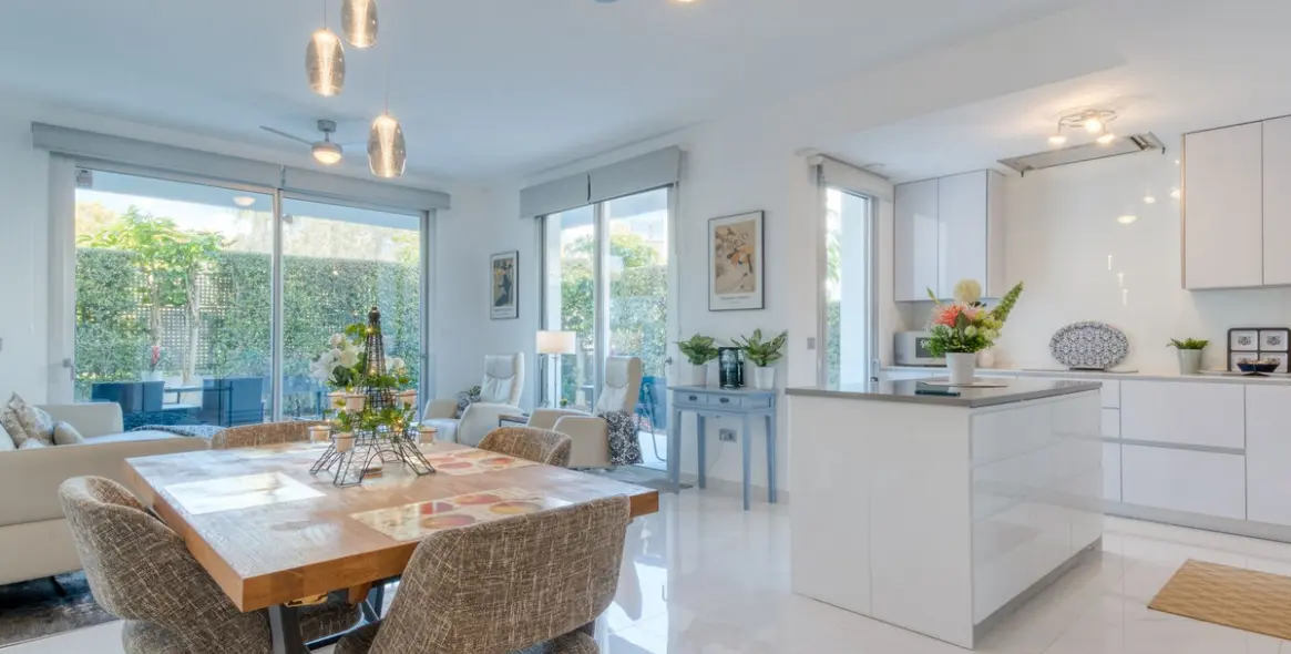 Sale of ground floor apartment in Bel Air 2