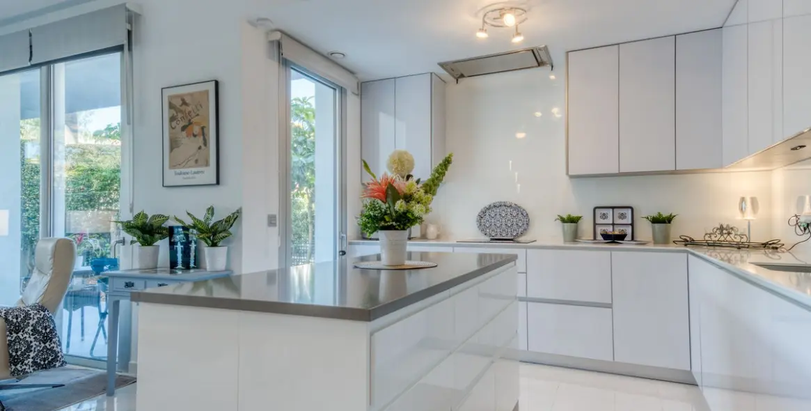 Sale of ground floor apartment in Bel Air 6