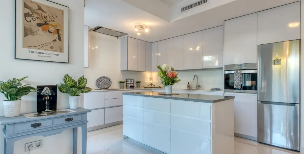 Sale of ground floor apartment in Bel Air 11