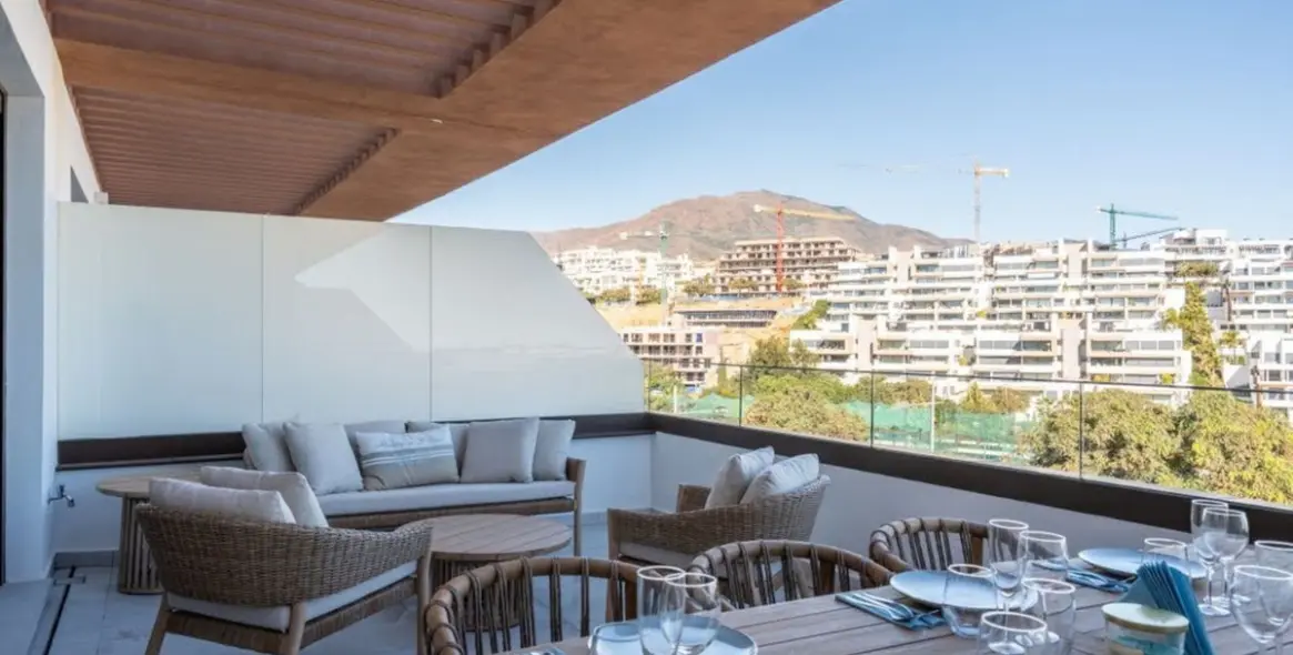 Продажа апартаментов на среднем этаже в Estepona 1