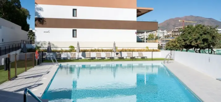 Продажа апартаментов на среднем этаже в Estepona 1