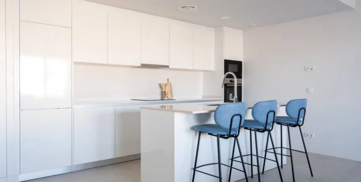 Продажа апартаментов на среднем этаже в Estepona 6