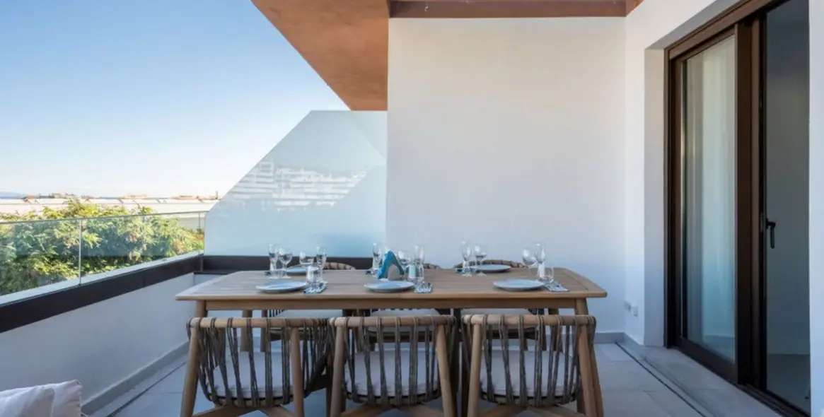 Продажа апартаментов на среднем этаже в Estepona 13