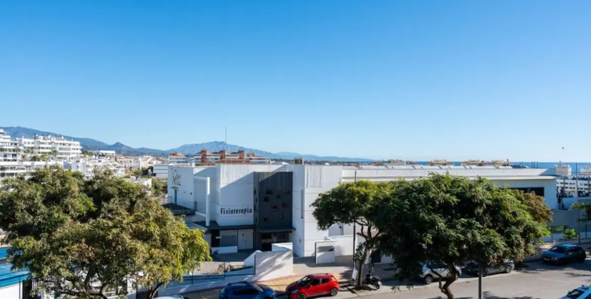 Продажа апартаментов на среднем этаже в Estepona 27