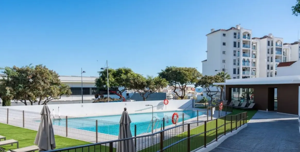 Продажа апартаментов на среднем этаже в Estepona 28