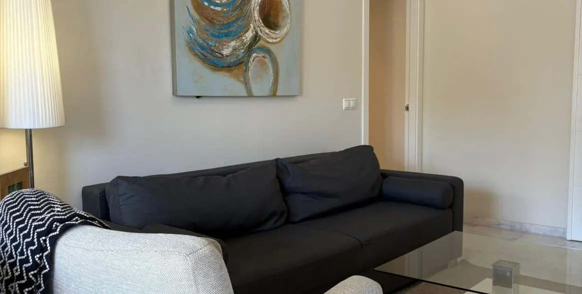 Short-term rent of middle floor apartment in New Golden Mile 3