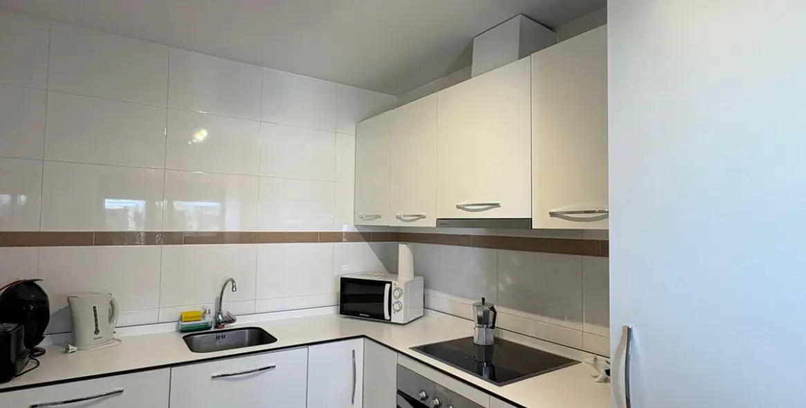 Short-term rent of middle floor apartment in New Golden Mile 7