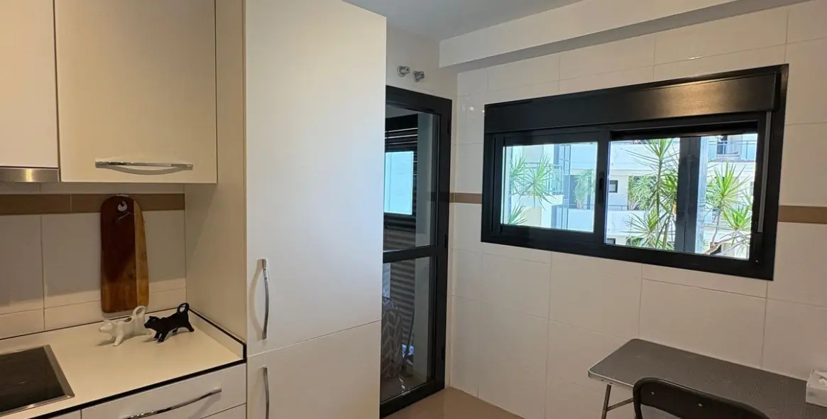 Short-term rent of middle floor apartment in New Golden Mile 8