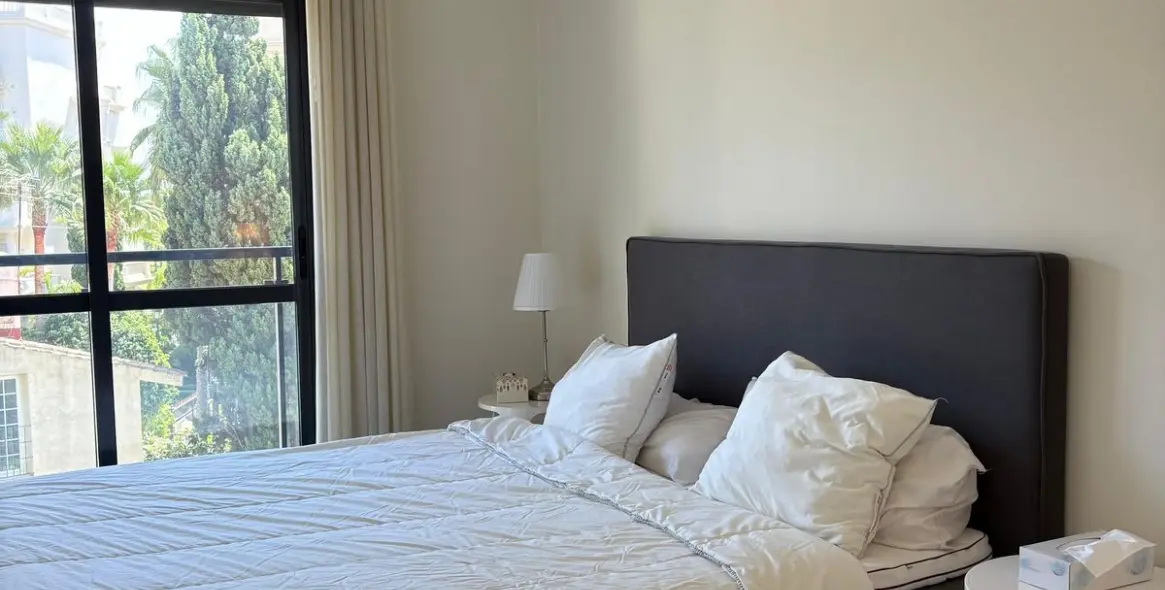 Short-term rent of middle floor apartment in New Golden Mile 10