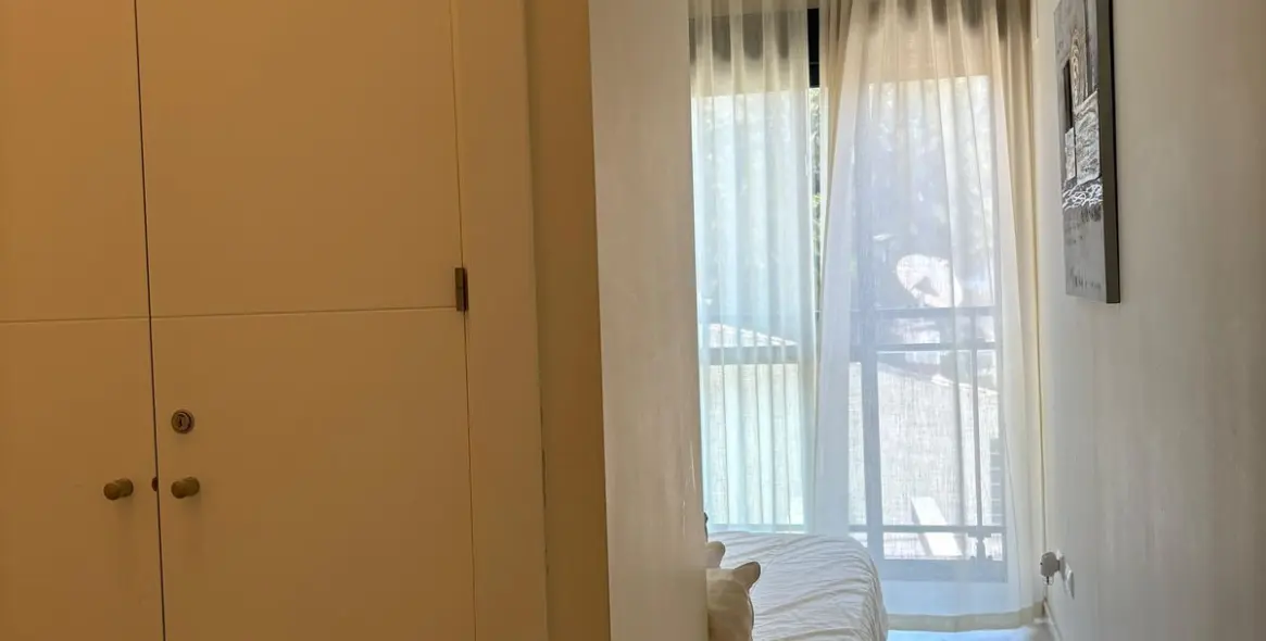 Short-term rent of middle floor apartment in New Golden Mile 16