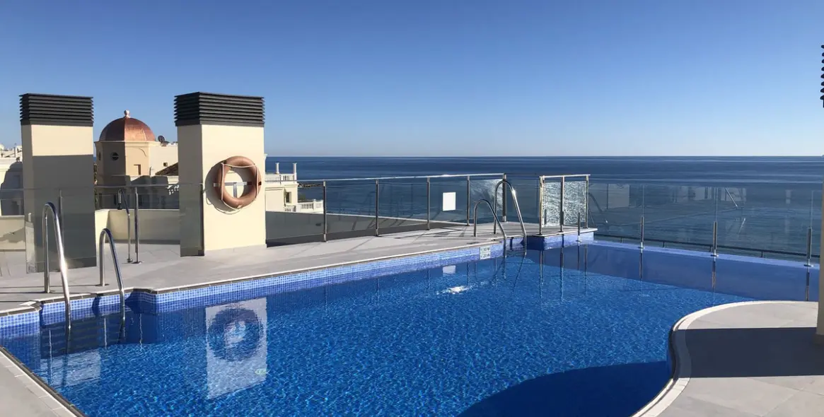 Short-term rent of middle floor apartment in New Golden Mile 18