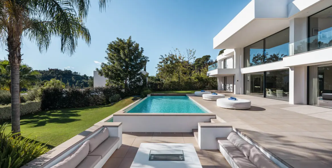 Sale of detached villa in El Madroñal 6